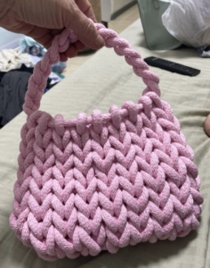 Фото из отзыва к Шнур вязаный мягкий 8 мм розовый светлый с сердечником