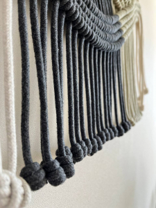 Фото из отзыва к Шнур вязаный 5 мм меланж графитовый-серый светлый с сердечником