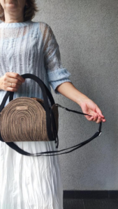 Фото из отзыва к Шнур вязаный 5 мм меланж чёрный-джутовый цвет с сердечником