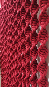 Фото из отзыва к Шнур вязаный мягкий 8 мм рубиновый с сердечником