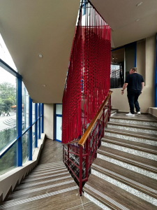 Фото из отзыва к Шнур вязаный мягкий 8 мм рубиновый с сердечником