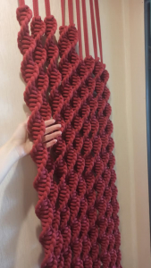 Фото из отзыва к Шнур вязаный мягкий 8 мм рубиновый с сердечником