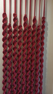 Фото из отзыва к Шнур вязаный мягкий 8 мм рубиновый с сердечником