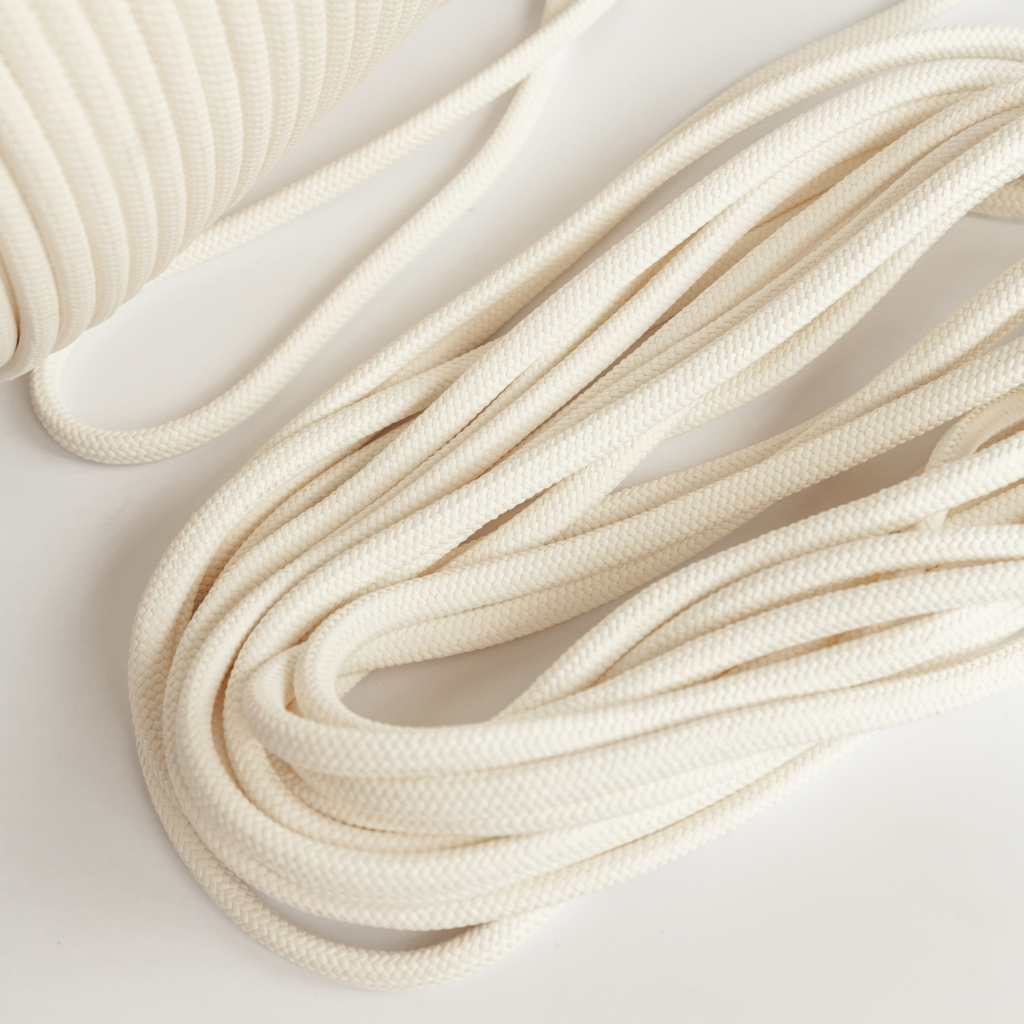 Шнур синтетический плетёный 10 мм с двойным сердечником молочный