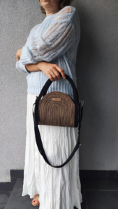 Фото из отзыва к Шнур вязаный 5 мм меланж чёрный-джутовый цвет с сердечником