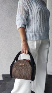 Фото из отзыва к Шнур вязаный 5 мм меланж чёрный-джутовый цвет с сердечником