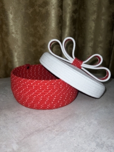 Фото из отзыва к Шнур плетёный 5 мм меланж молочный-красный с сердечником