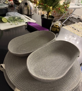 Фото из отзыва к Шнур вязаный 5 мм серый (люрекс золото) с сердечником