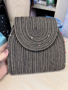 Фото из отзыва к Шнур вязаный 5 мм меланж чёрный-джутовый цвет с сердечником