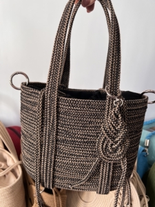 Фото из отзыва к Шнур вязаный 5 мм меланж чёрный-джутовый цвет с сердечником