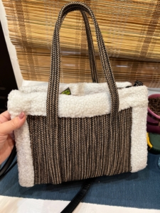 Фото из отзыва к Шнур вязаный 5 мм меланж чёрный-джутовый цвет с сердечником