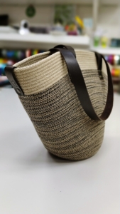 Фото из отзыва к Шнур вязаный 5 мм меланж чёрный-джутовый цвет с сердечником