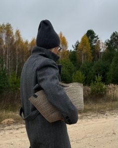 Фото из отзыва к Шнур вязаный 5 мм меланж чёрный-джутовый цвет с сердечником