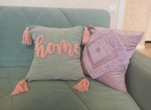 Фото из отзыва к Готовый набор Наволочка цветная с ковровой вышивкой