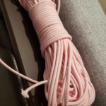 Фото из отзыва к Шнур плетёный 5 мм пудровый с сердечником