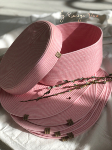 Фото из отзыва к Шнур плетёный 5 мм пудровый с сердечником