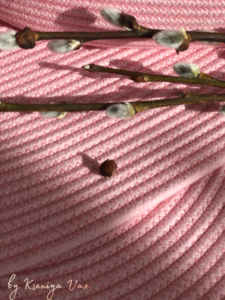 Фото из отзыва к Шнур плетёный 5 мм пудровый с сердечником