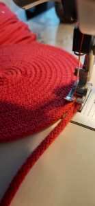 Фото из отзыва к Шнур вязаный 5 мм красный с сердечником