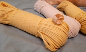 Фото из отзыва к Шнур плетёный 3 мм жёлтый с сердечником