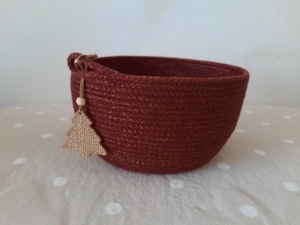 Фото из отзыва к Шнур вязаный 5 мм бордо (люрекс золото) с сердечником