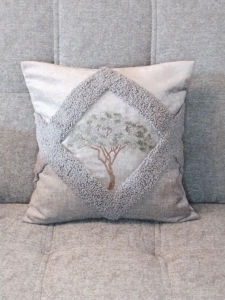 Фото из отзыва к Готовый набор (без иглы!) Наволочка цветная с ковровой вышивкой