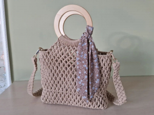 Фото из отзыва к Шнур плетёный 3 мм бежевый с цветным сердечником