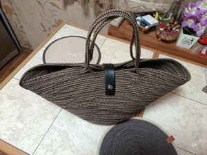 Фото из отзыва к Шнур вязаный 5 мм меланж чёрный-джутовый цвет с сердечником