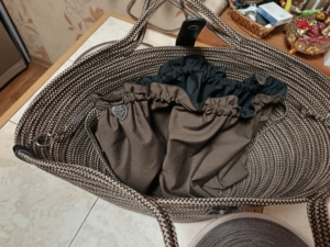 Фото из отзыва к Шнур вязаный 5 мм меланж чёрный-джутовый цвет с сердечником